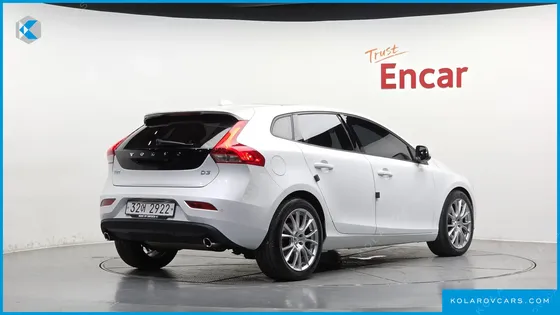VOLVO V40 D3