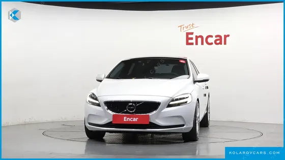 VOLVO V40 D3