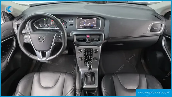 VOLVO V40 D3