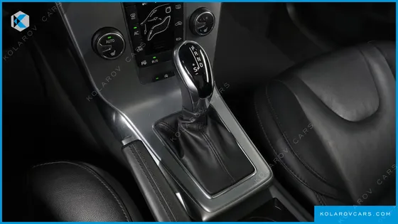 VOLVO V40 D3