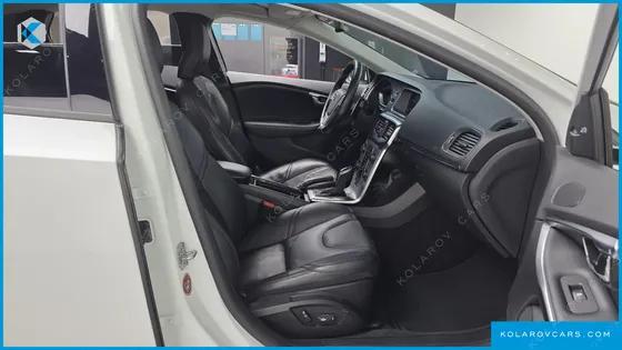 VOLVO V40 D3