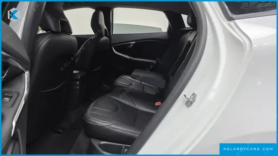 VOLVO V40 D3