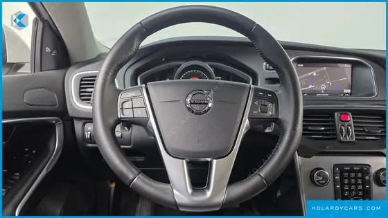 VOLVO V40 D3