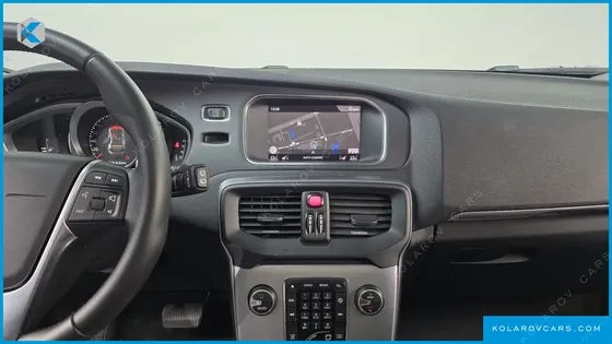 VOLVO V40 D3