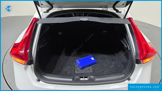 VOLVO V40 D3