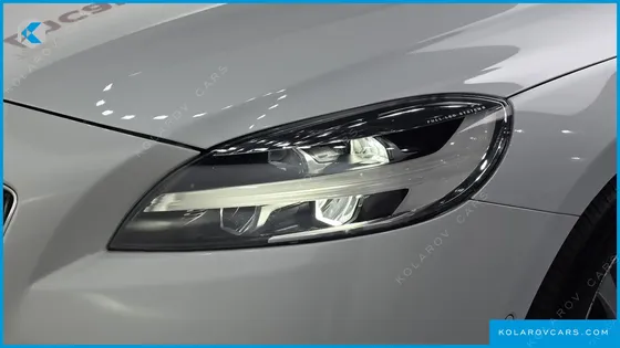 VOLVO V40 D3