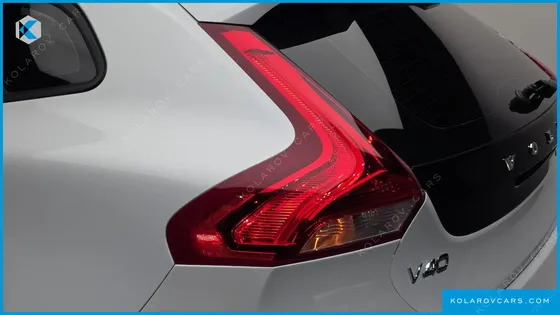 VOLVO V40 D3