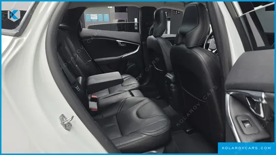 VOLVO V40 D3