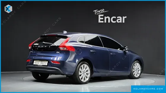 VOLVO V40 D2