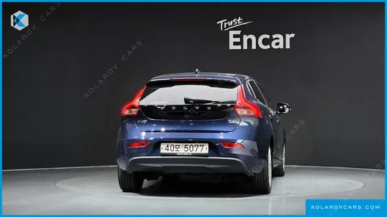 VOLVO V40 D2