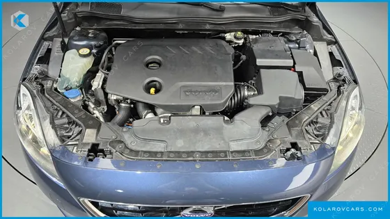 VOLVO V40 D2