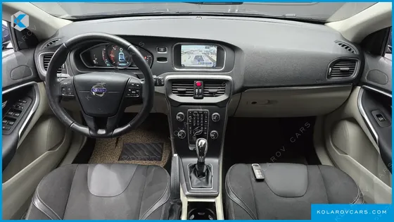 VOLVO V40 D2