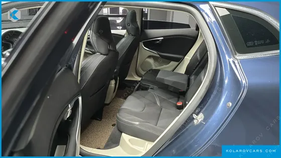 VOLVO V40 D2