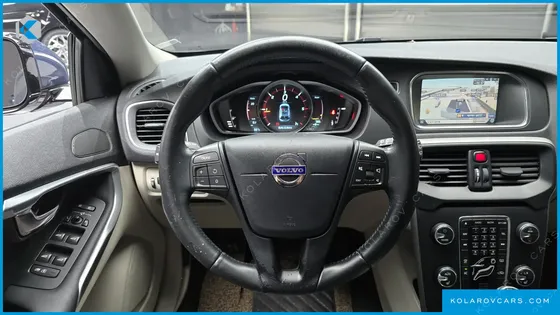VOLVO V40 D2