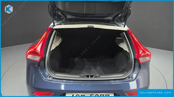 VOLVO V40 D2