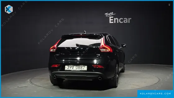 VOLVO V40 T5