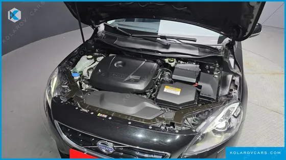 VOLVO V40 T5