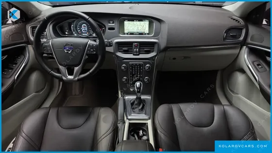 VOLVO V40 T5