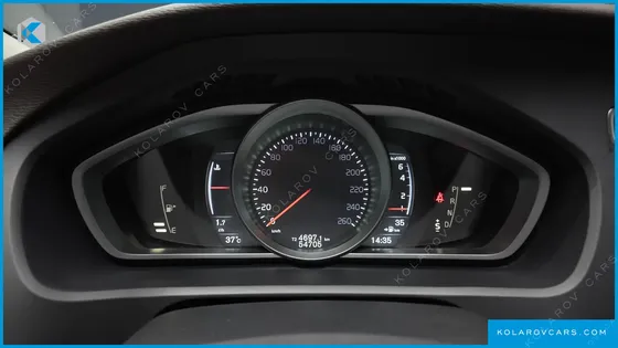 VOLVO V40 T5