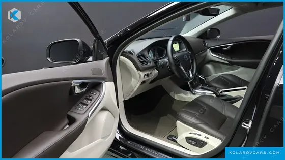 VOLVO V40 T5
