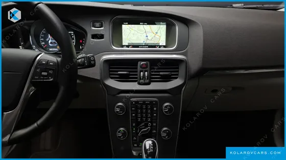 VOLVO V40 T5
