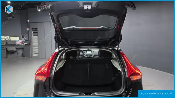 VOLVO V40 T5
