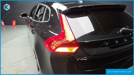 VOLVO V40 T5