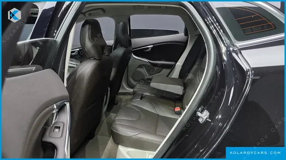 VOLVO V40 T5