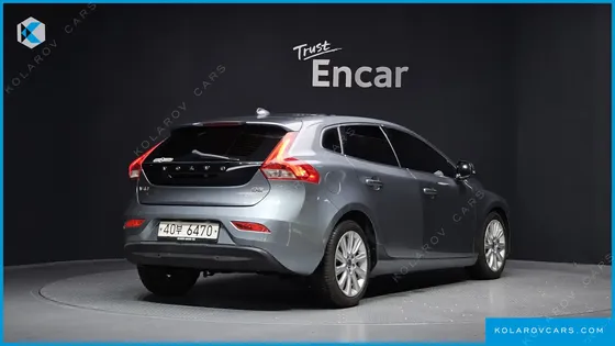 VOLVO V40 D2