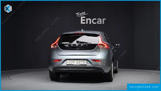 VOLVO V40 D2