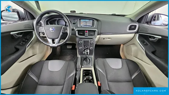 VOLVO V40 D2