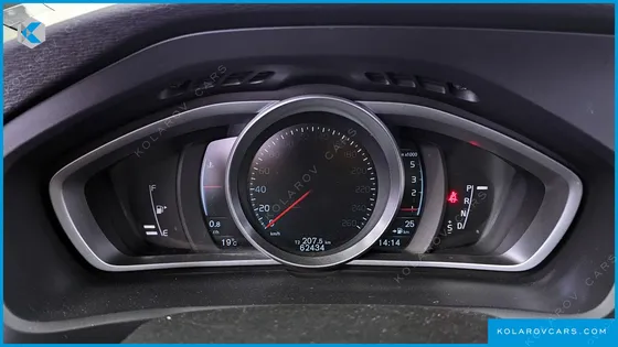 VOLVO V40 D2