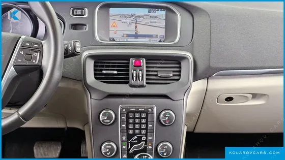VOLVO V40 D2