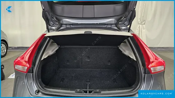 VOLVO V40 D2