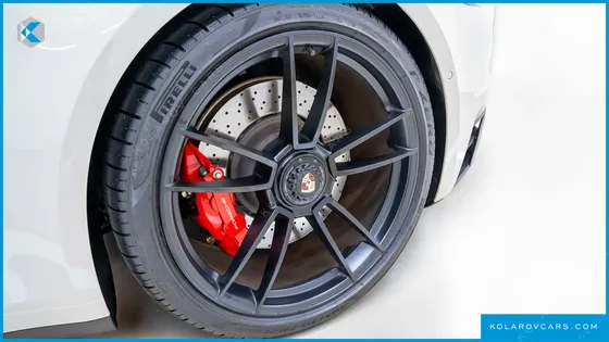 PORSCHE 911 CARRERA 4 GTS