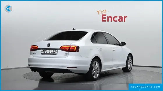 VOLKSWAGEN JETTA 2.0 TDI BLUEMOTION PREMIUM