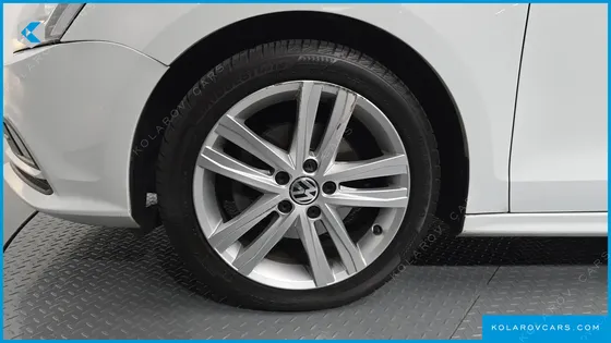 VOLKSWAGEN JETTA 2.0 TDI BLUEMOTION PREMIUM