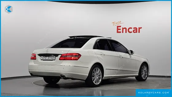 MERCEDES E-CLASS E300 ELEGANCE