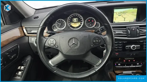 MERCEDES E-CLASS E300 ELEGANCE