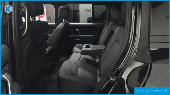 LAND ROVER DEFENDER 110 P300 X-DYNAMIC SE