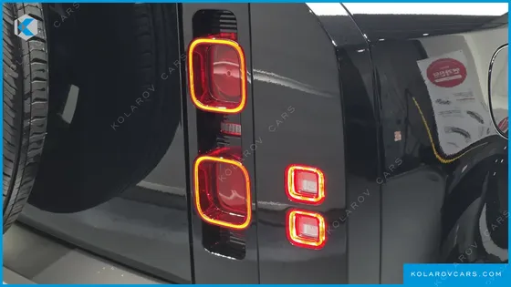 LAND ROVER DEFENDER 110 P300 X-DYNAMIC SE