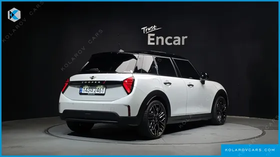 MINI COOPER 5 DOOR FAVOURED