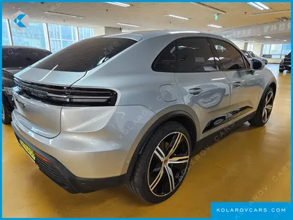 PORSCHE MACAN BASE 4