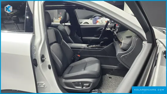 TOYOTA CROWN 2.5 4WD HYBRID