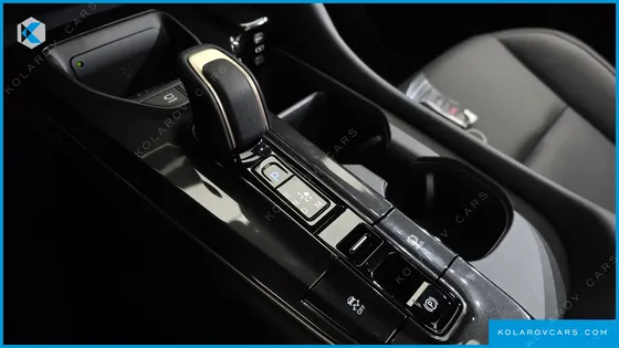 TOYOTA CROWN 2.4 4WD DUAL BOOST HYBRID