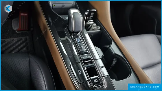 TOYOTA CROWN 2.5 4WD HYBRID