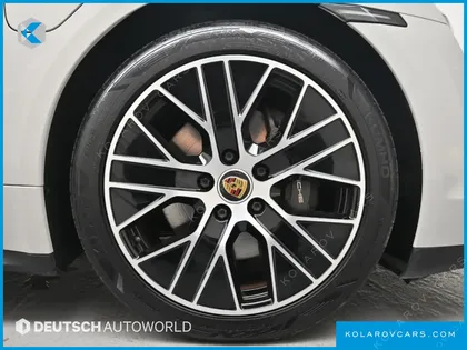 PORSCHE TAYCAN BASE