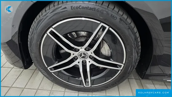 MERCEDES E-CLASS E300 4MATIC AMG LINE