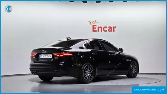 JAGUAR XE D180 R-DYNAMIC S