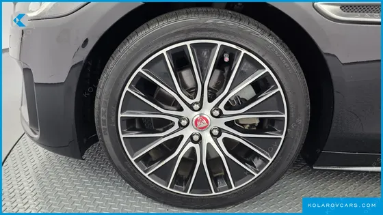 JAGUAR XE D180 R-DYNAMIC S